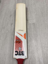 Load image into Gallery viewer, BTC Wales Size 6 Precision Bat 2