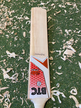 Load image into Gallery viewer, BTC Wales Performance Bat 1
